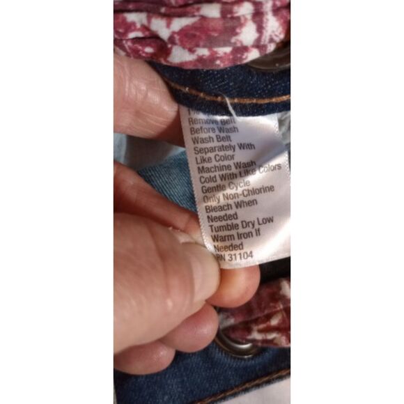 True Craft Junior's Size 7 Destressed Jean Shorts - Picture 7 of 7